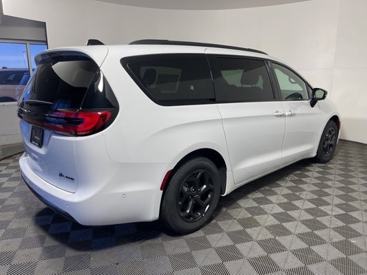 2024 Chrysler Pacifica Hybrid Select in Apple Valley, MN - Apple Autos