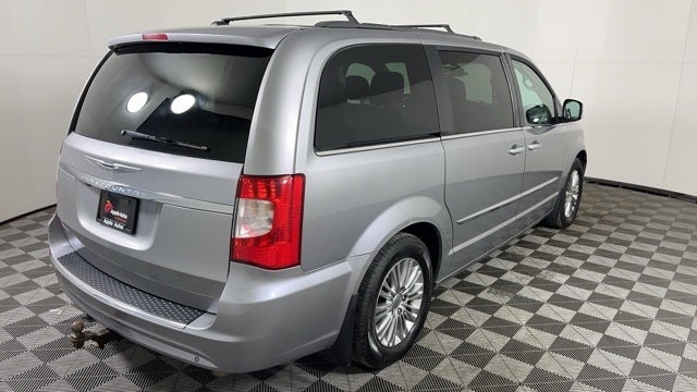 2016 Chrysler Town & Country Touring-L in Apple Valley, MN - Apple Autos