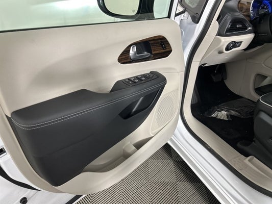 2024 Chrysler Pacifica Limited in Apple Valley, MN - Apple Autos